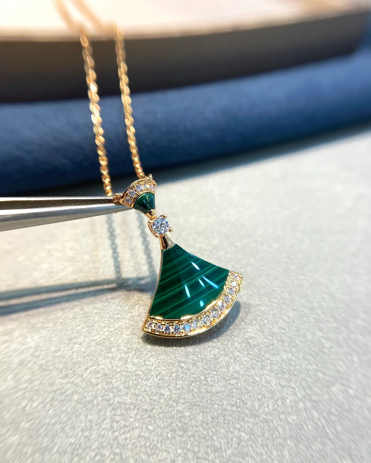 Bvlgari Divas’ Dream Collier Pendentif Éventail en Malachite et Diamant 9