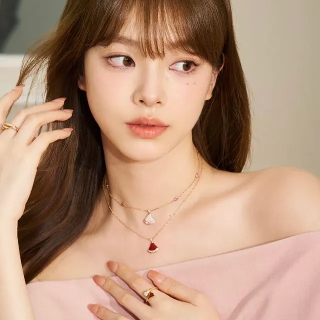 Bvlgari Divas’ Dream Red Enamel and Diamond Pendant Necklace 6