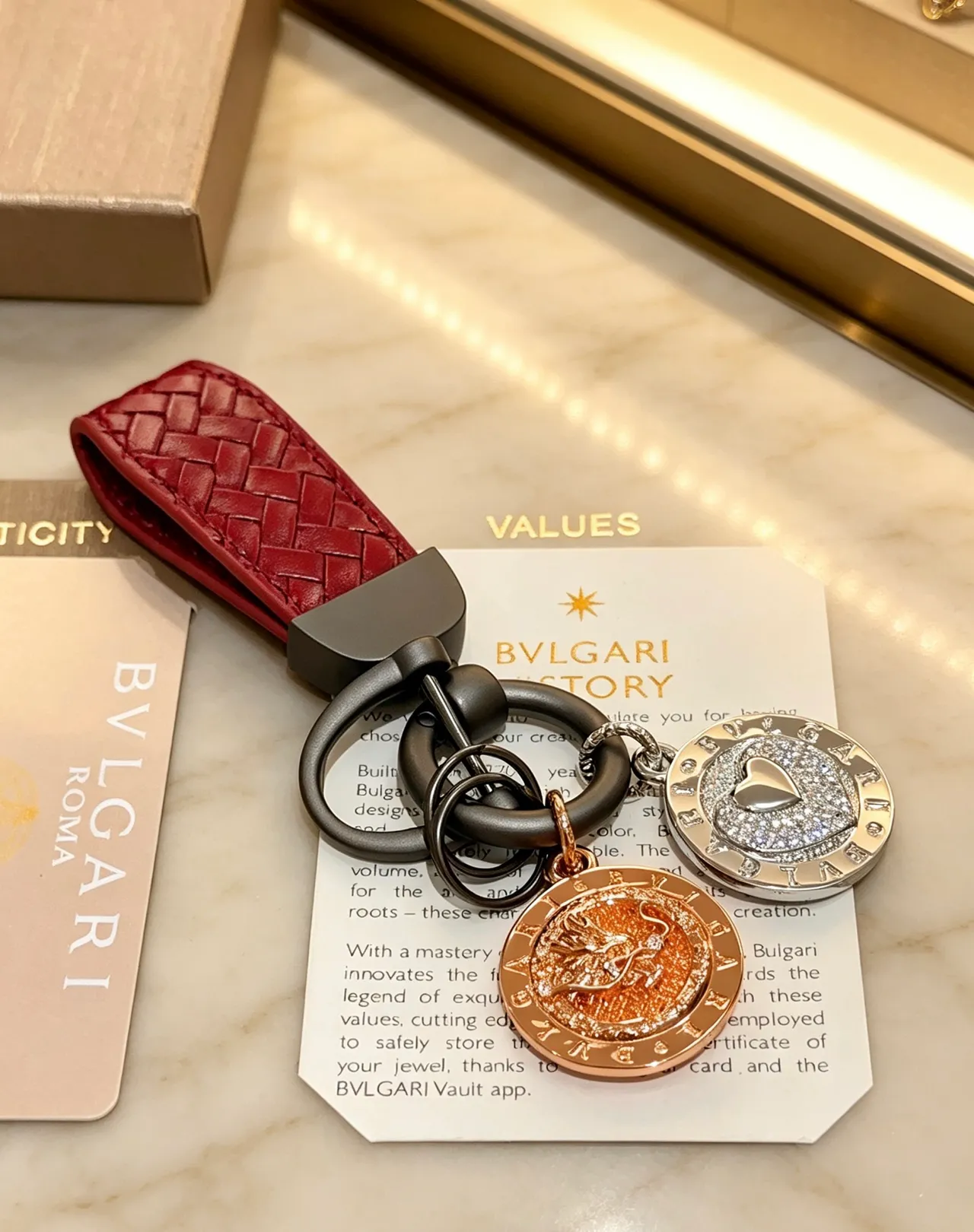 Bvlgari Porte-clés double médaille charme Or rouge sangle cuir tissé médaillons de pièce bijoux 5