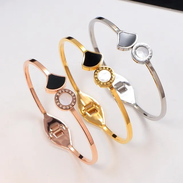 Bvlgari Bracelet Or Noir Bangle à charnière Médaillon Logo 5