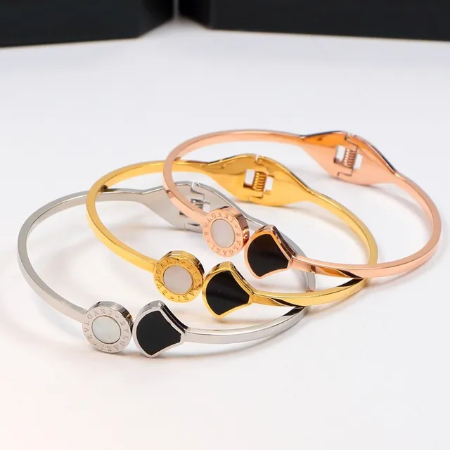Bvlgari Bracelet Or Noir Bangle à charnière Médaillon Logo 6