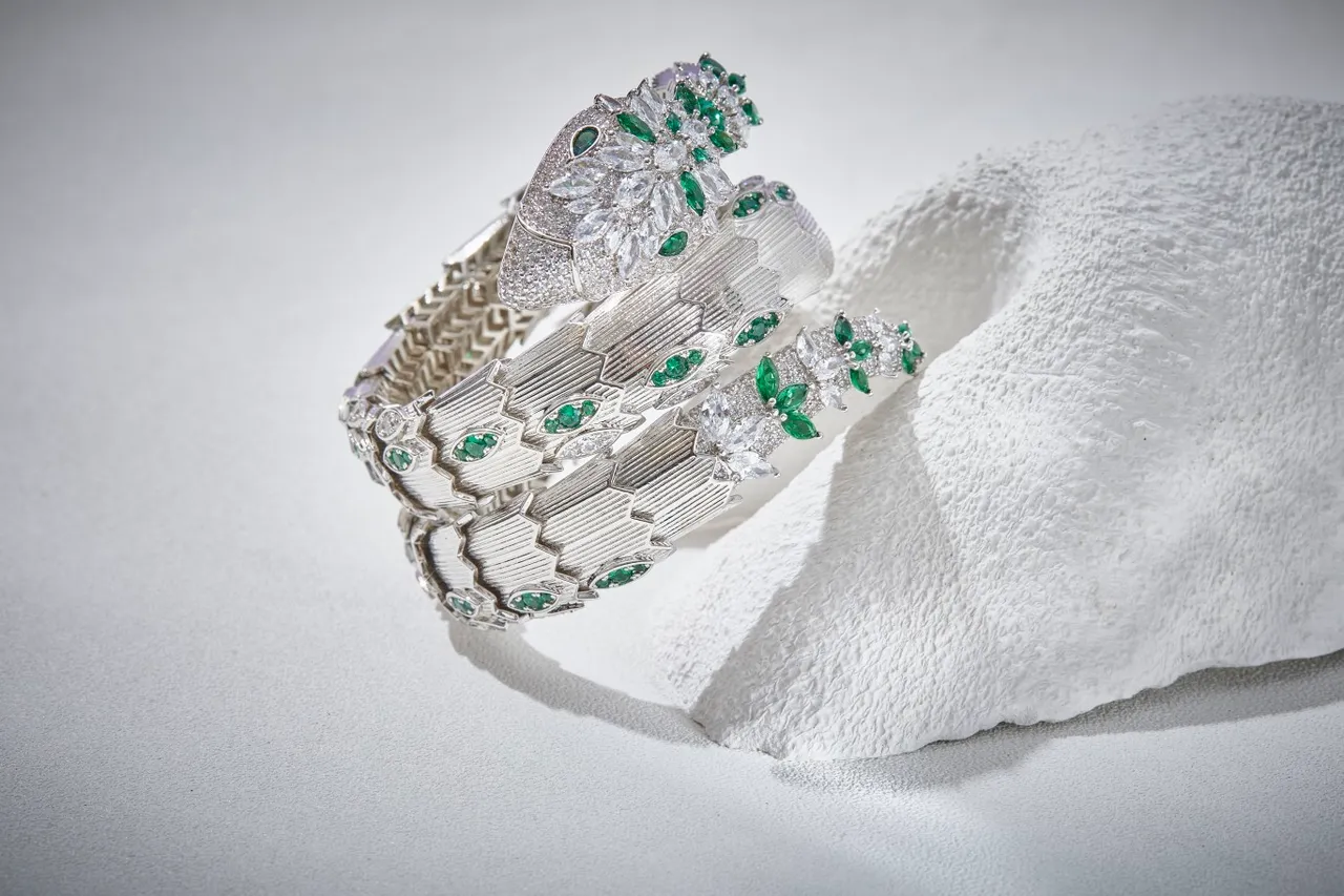 Bvlgari Serpenti Tête Florale Vert et Blanc Gemme Bracelet 3