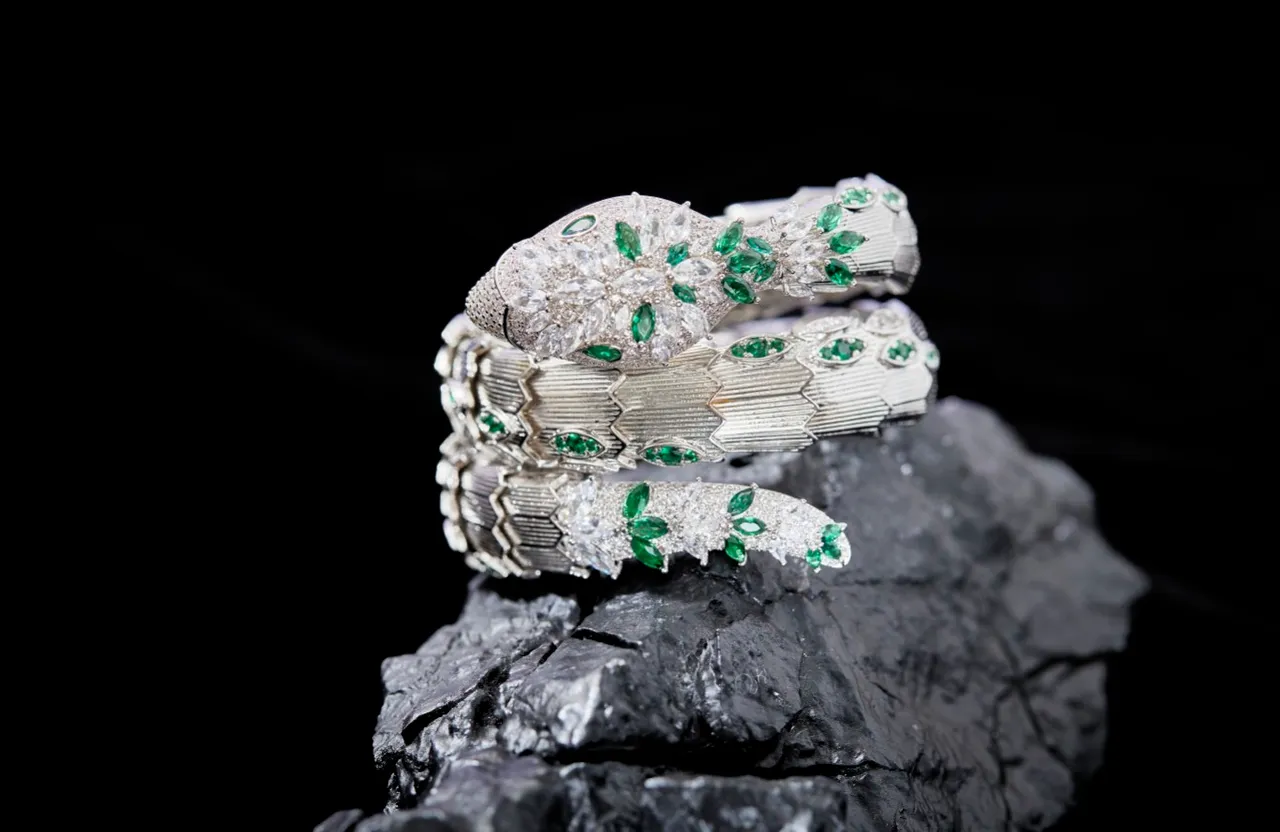Bvlgari Serpenti Tête Florale Vert et Blanc Gemme Bracelet 6