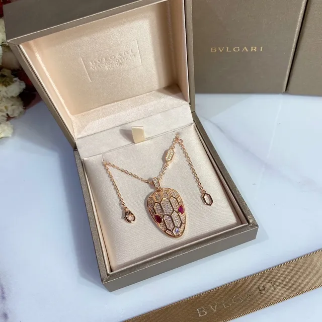 Bvlgari Serpenti Pavé Crystal Colliers avec Pendentif Tête de Serpent 4