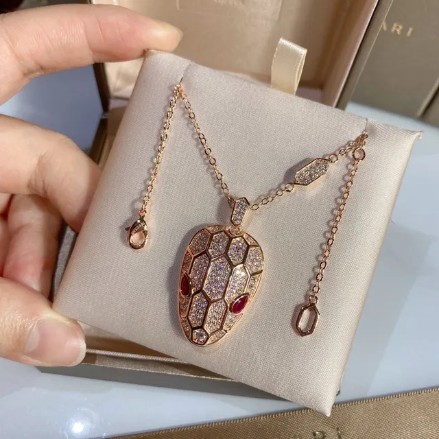 Bvlgari Serpenti Pavé Crystal Colliers avec Pendentif Tête de Serpent 5
