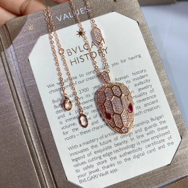 Bvlgari Serpenti Pavé Crystal Colliers avec Pendentif Tête de Serpent 6