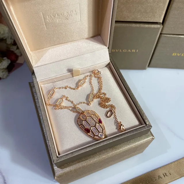 Bvlgari Serpenti Pavé Crystal Colliers avec Pendentif Tête de Serpent 7