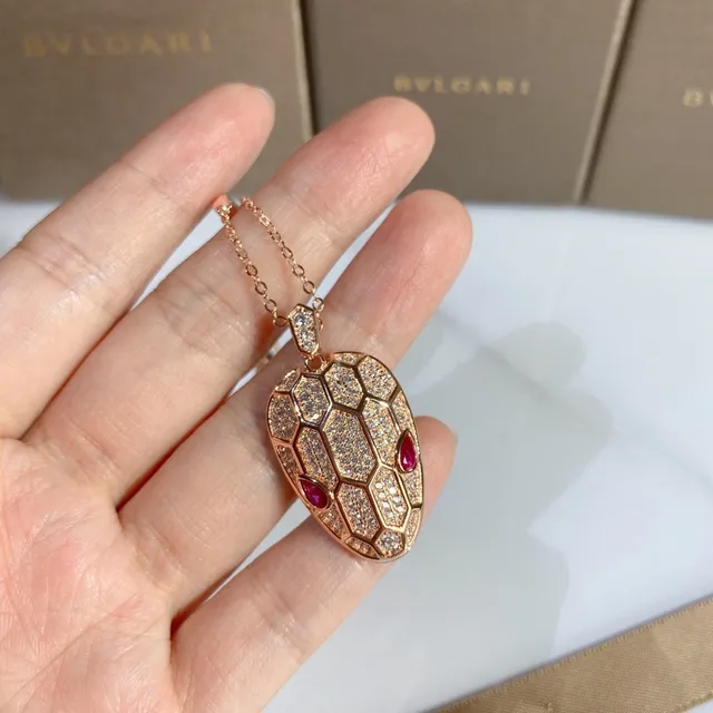 Bvlgari Serpenti Pavé Crystal Colliers avec Pendentif Tête de Serpent 9
