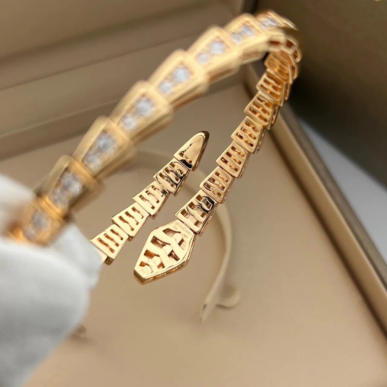 Bvlgari Serpenti Pavé Diamant Tête de Serpent Bracelet 3