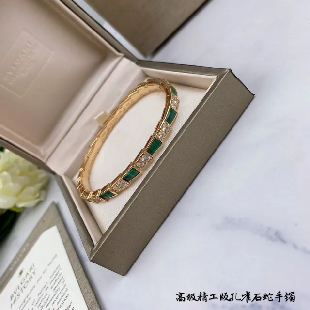 Bvlgari Serpenti Viper سوار مالاكايت ودياموند ذهبي 3