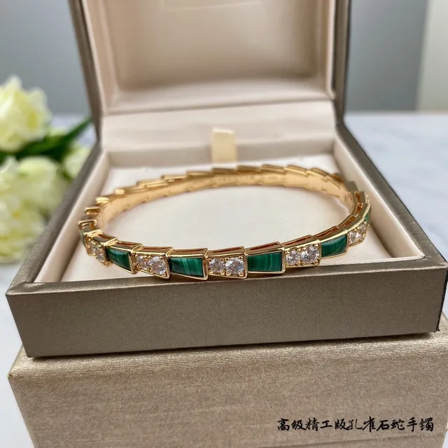 Bvlgari Serpenti Viper سوار مالاكايت ودياموند ذهبي 7