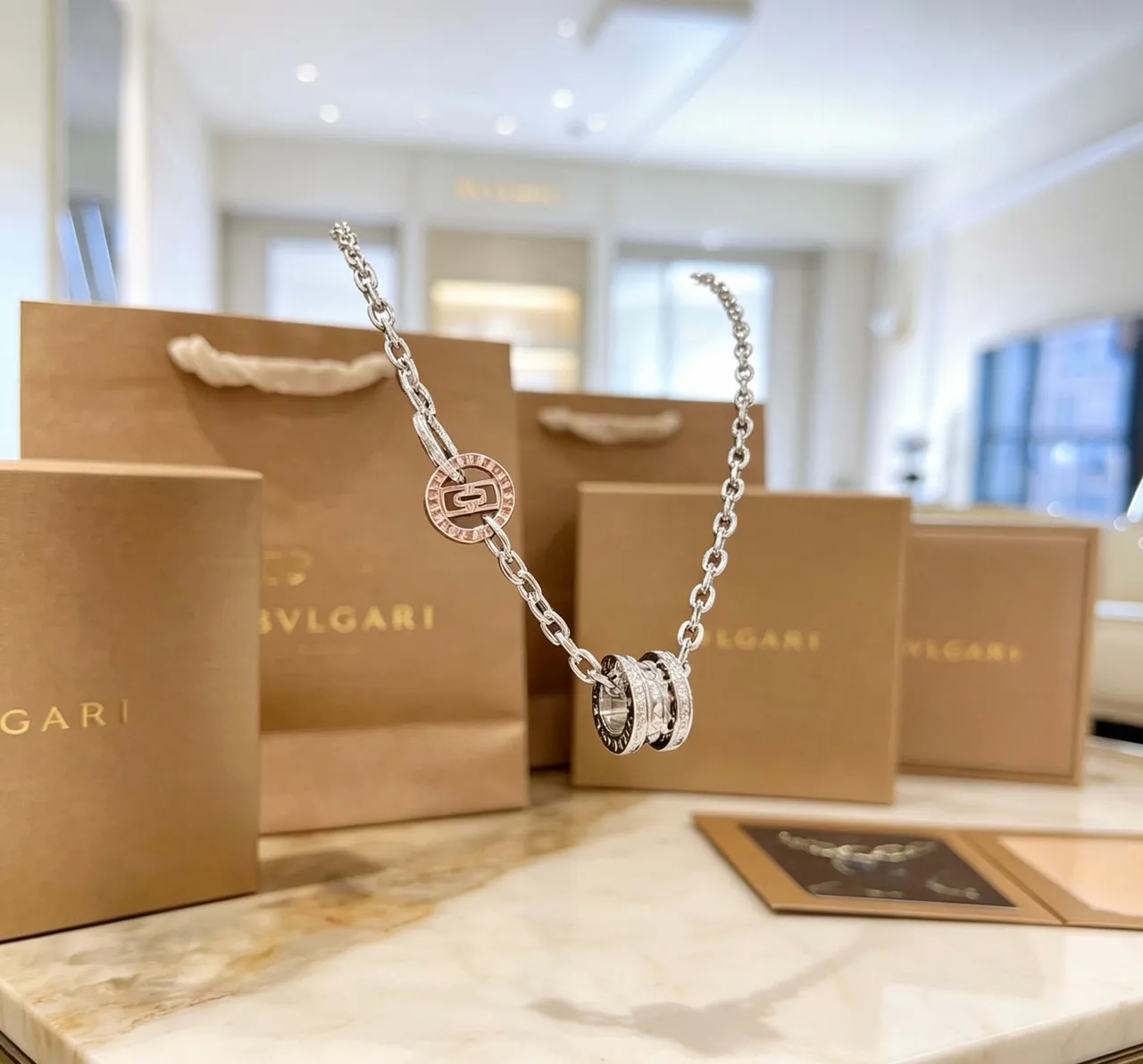 Bvlgari Collier Chaîne Curb Chunky Argent Blanc Bandes Pavé Diamantes 2