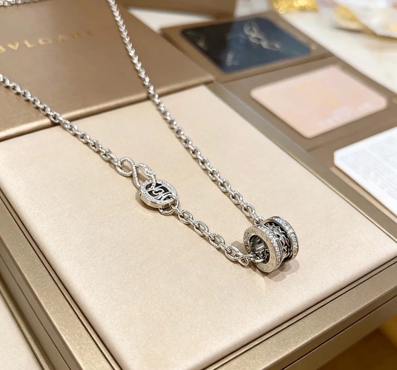 Bvlgari Collier Chaîne Curb Chunky Argent Blanc Bandes Pavé Diamantes 4