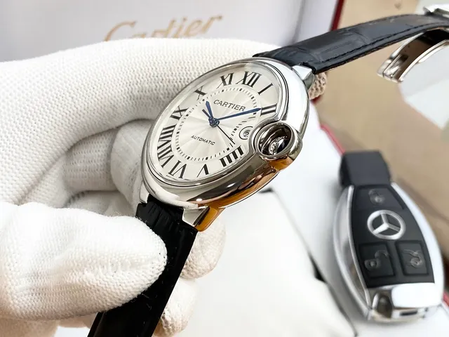 Cartier Ballon Bleu Argenté noir boîtier en forme de coussin saphir bleu cabochon couronne montre mécanique 4