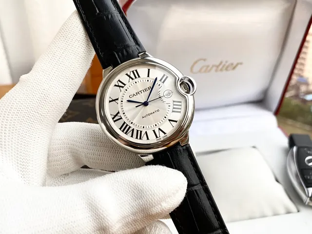 Cartier Ballon Bleu Argenté noir boîtier en forme de coussin saphir bleu cabochon couronne montre mécanique 6