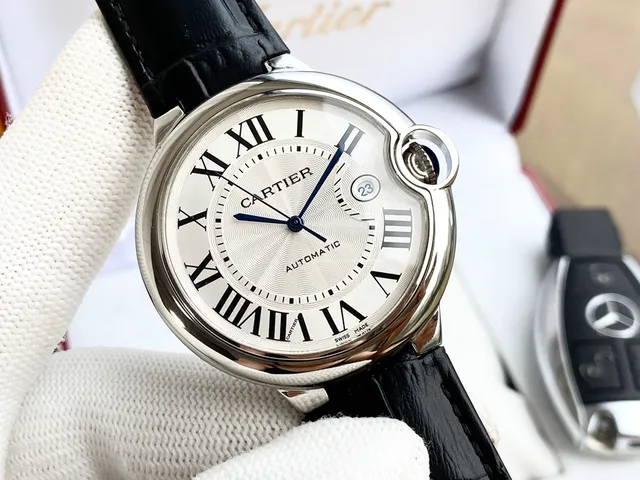 Cartier Ballon Bleu Argenté noir boîtier en forme de coussin saphir bleu cabochon couronne montre mécanique 8