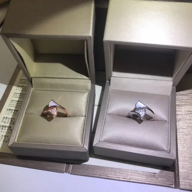 Bague Cartier Or Blanc Asymétrique Double-Chevron Pavé-Set Diamants 4