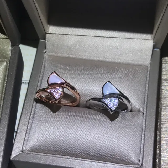 Bague Cartier Or Blanc Asymétrique Double-Chevron Pavé-Set Diamants 5