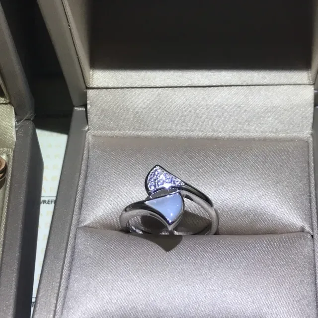 Bague Cartier Or Blanc Asymétrique Double-Chevron Pavé-Set Diamants 7