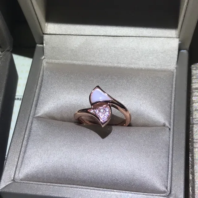 Bague Cartier Or Blanc Asymétrique Double-Chevron Pavé-Set Diamants 8