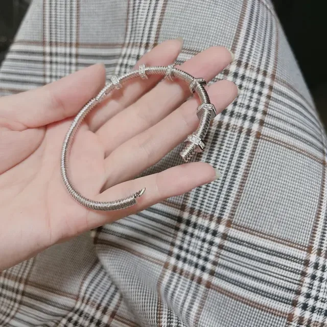 Pulseira Cartier Juste un Clou Ouro Motivos de Porca Hexagonal Tubular Ribeteada 2