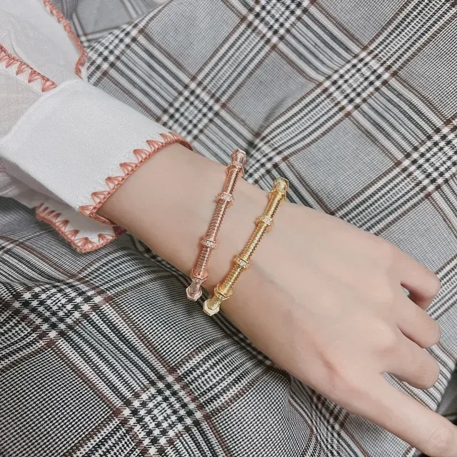 Pulseira Cartier Juste un Clou Ouro Motivos de Porca Hexagonal Tubular Ribeteada 4