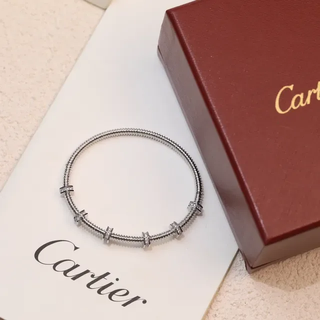 Pulseira Cartier Juste un Clou Ouro Motivos de Porca Hexagonal Tubular Ribeteada 5