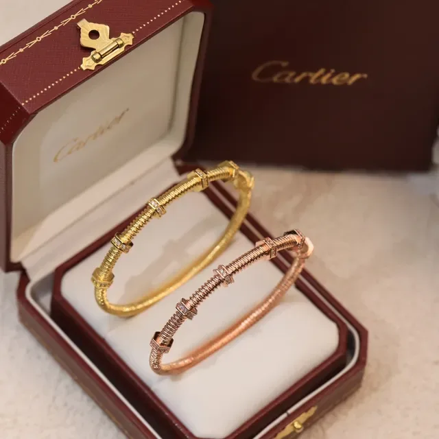 Pulseira Cartier Juste un Clou Ouro Motivos de Porca Hexagonal Tubular Ribeteada 8