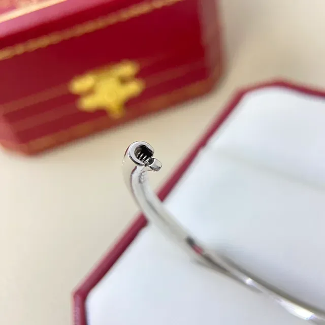 Cartier Juste un Clou Pavé-Set Nail Motif Pulseiras 4