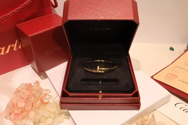 Pulseira Cartier Juste un Clou Ouro Rosa Diamantes Pavé 8