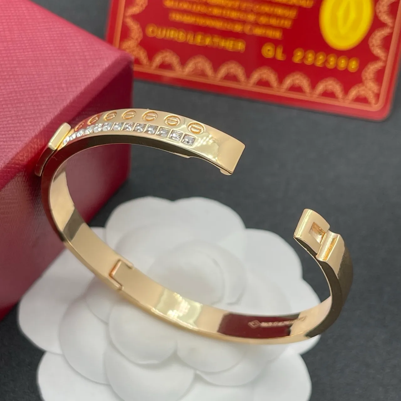 Bracelet Cartier Love or transparent pavé de cristal 4