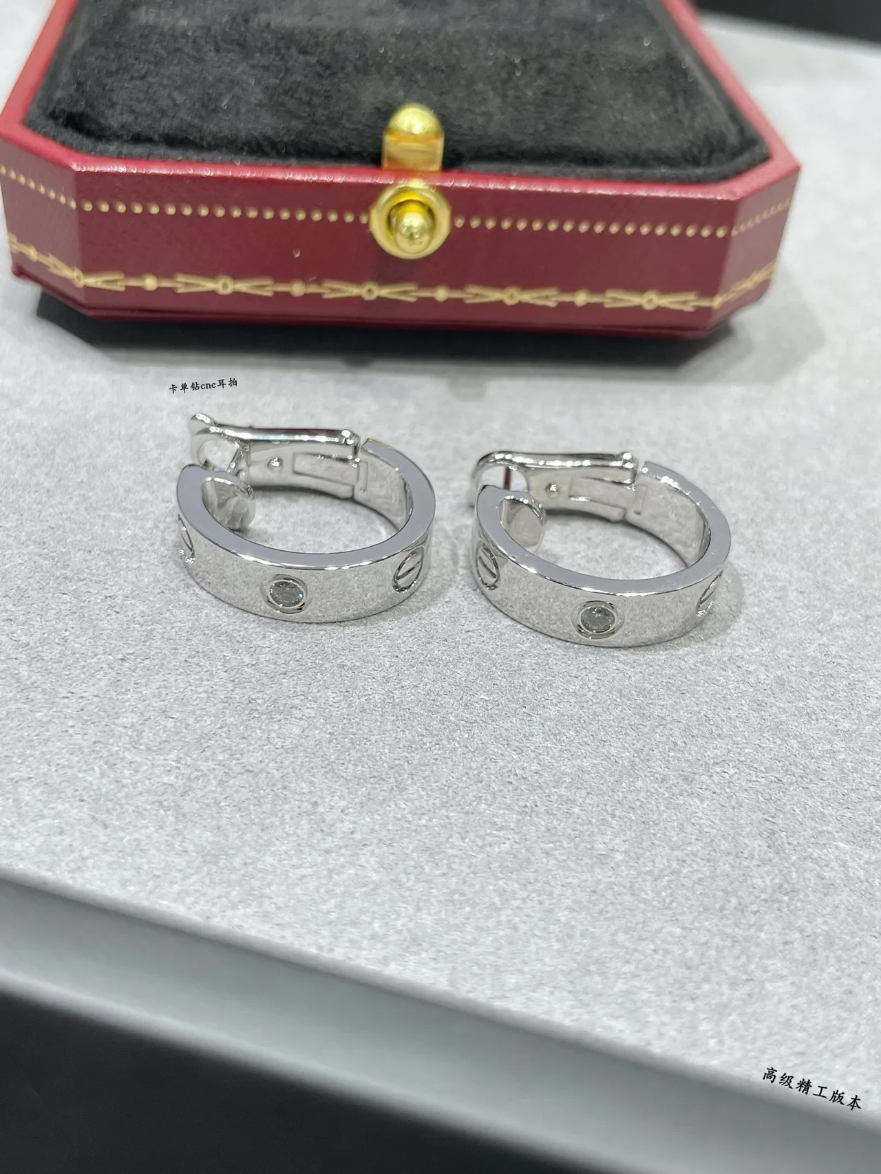 Cartier Love Créole en or à un seul diamant 3