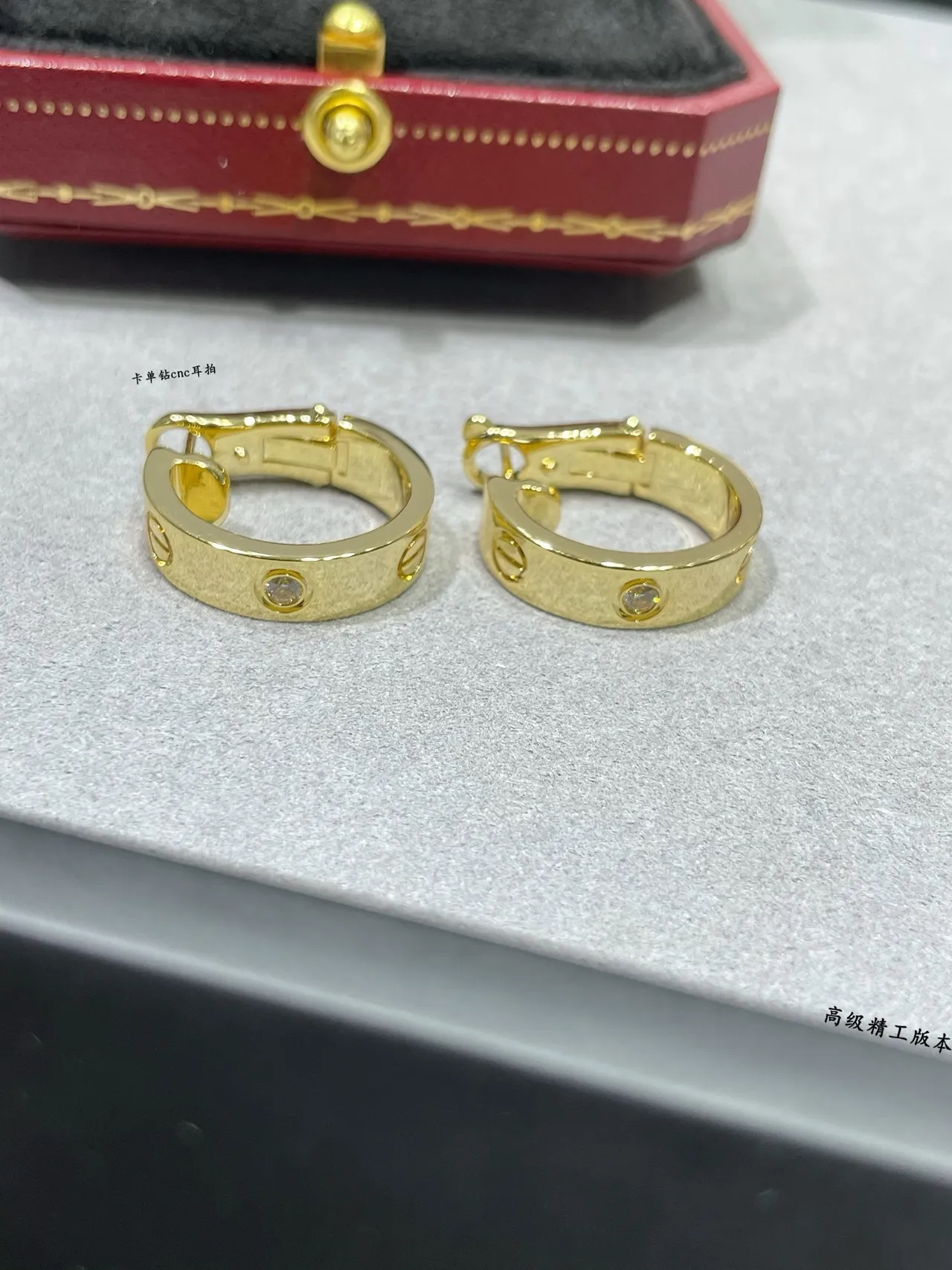 Cartier Love Créole en or à un seul diamant 4