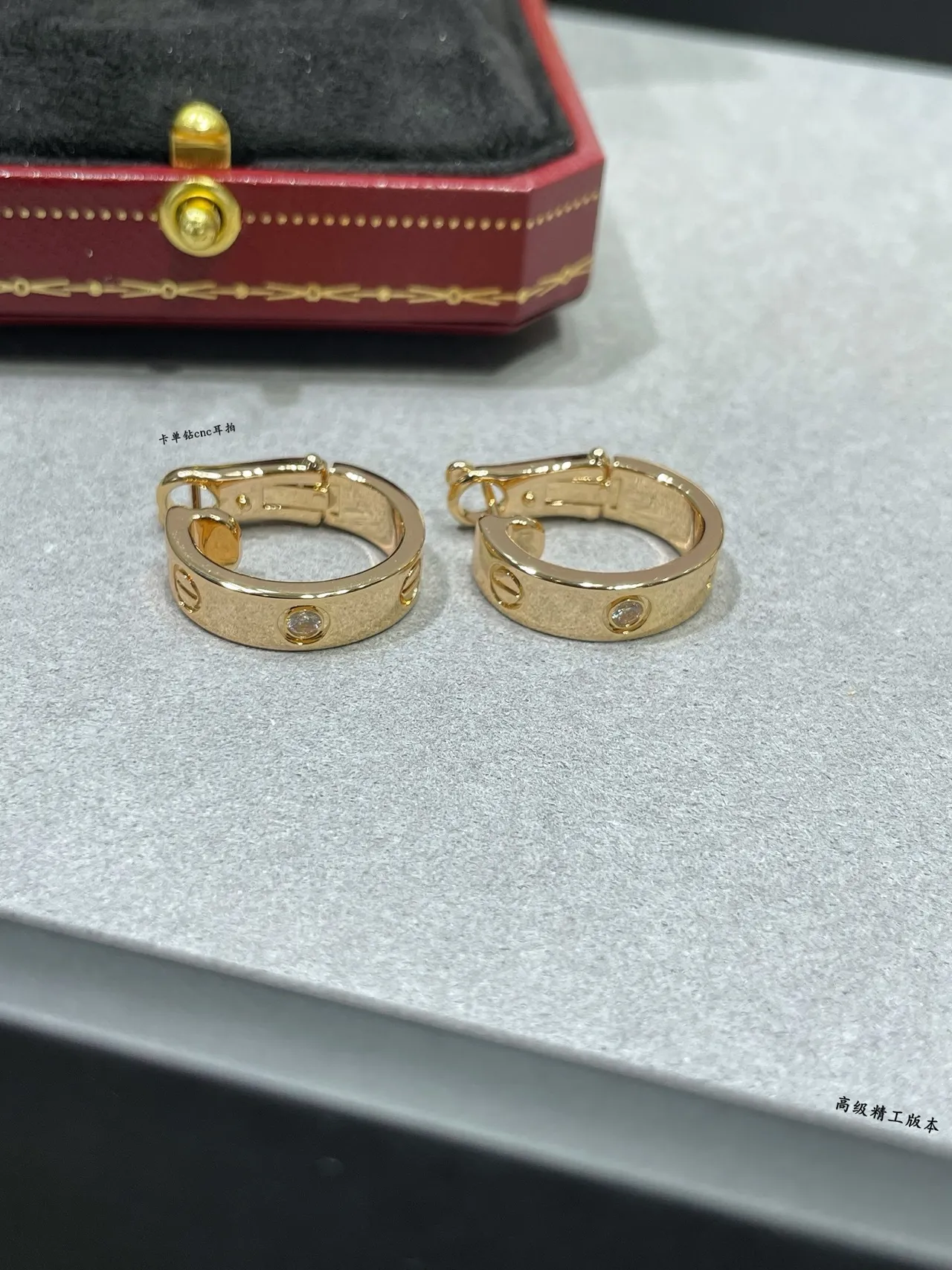 Cartier Love Créole en or à un seul diamant 5