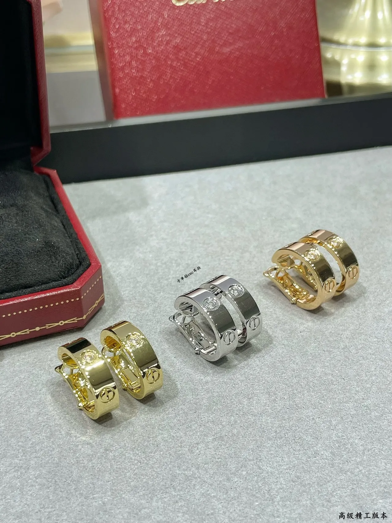 Cartier Love Créole en or à un seul diamant 6