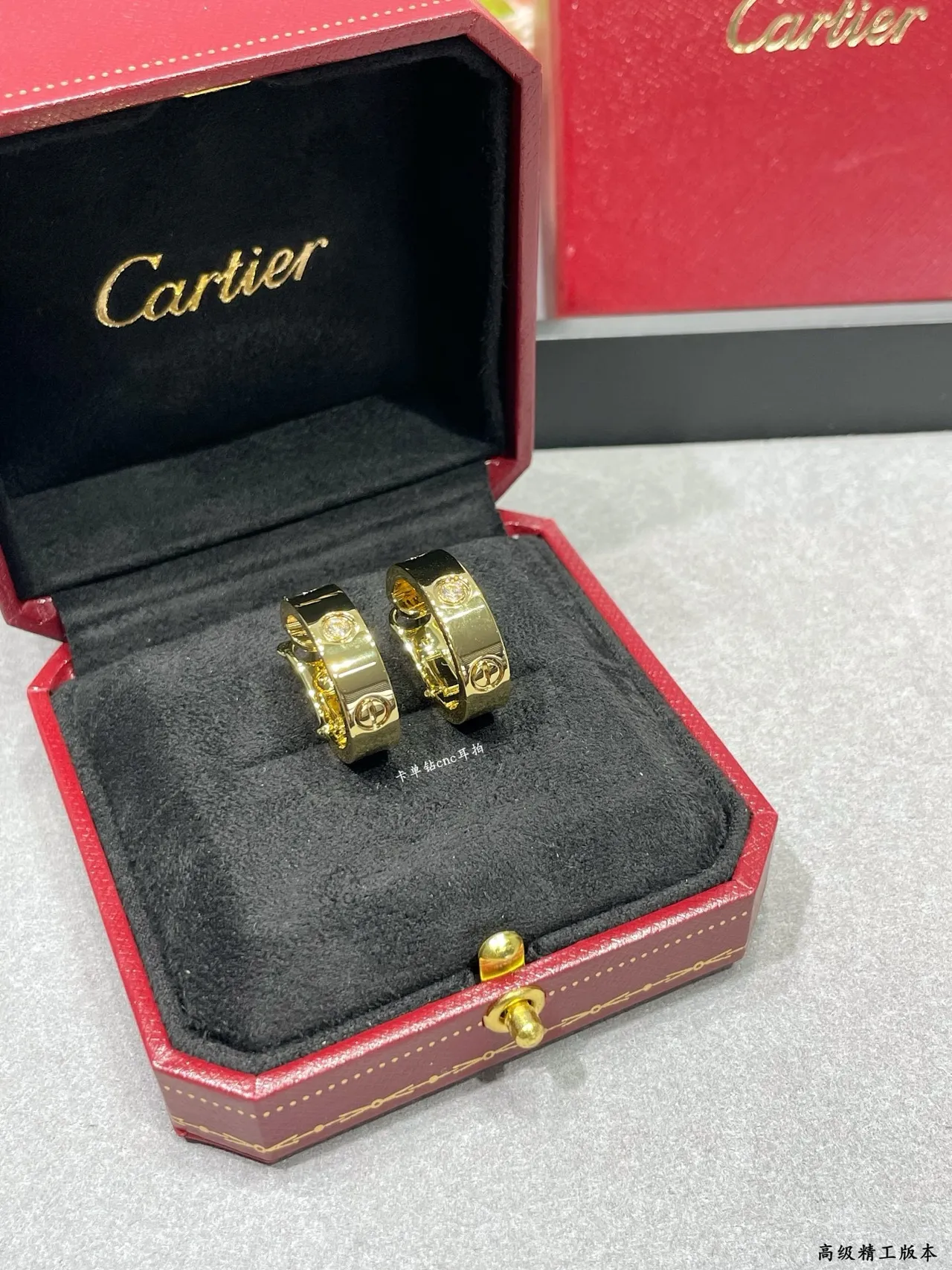 Cartier Love Créole en or à un seul diamant 7