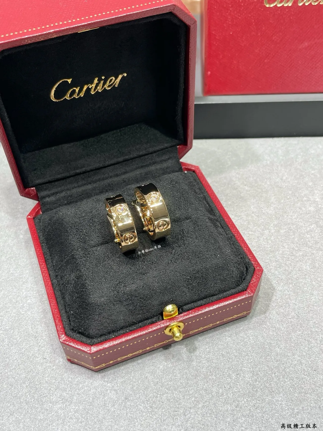 Cartier Love Créole en or à un seul diamant 9