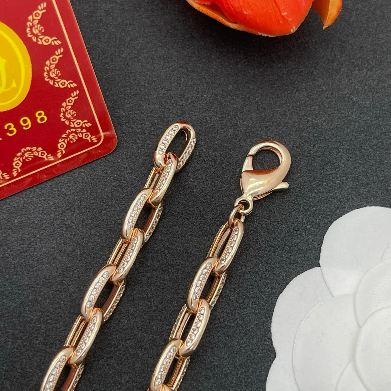 Bracelet Cartier Panthère de Cartier Or Rose avec Cristaux Pavé et Charm de Panthère 6