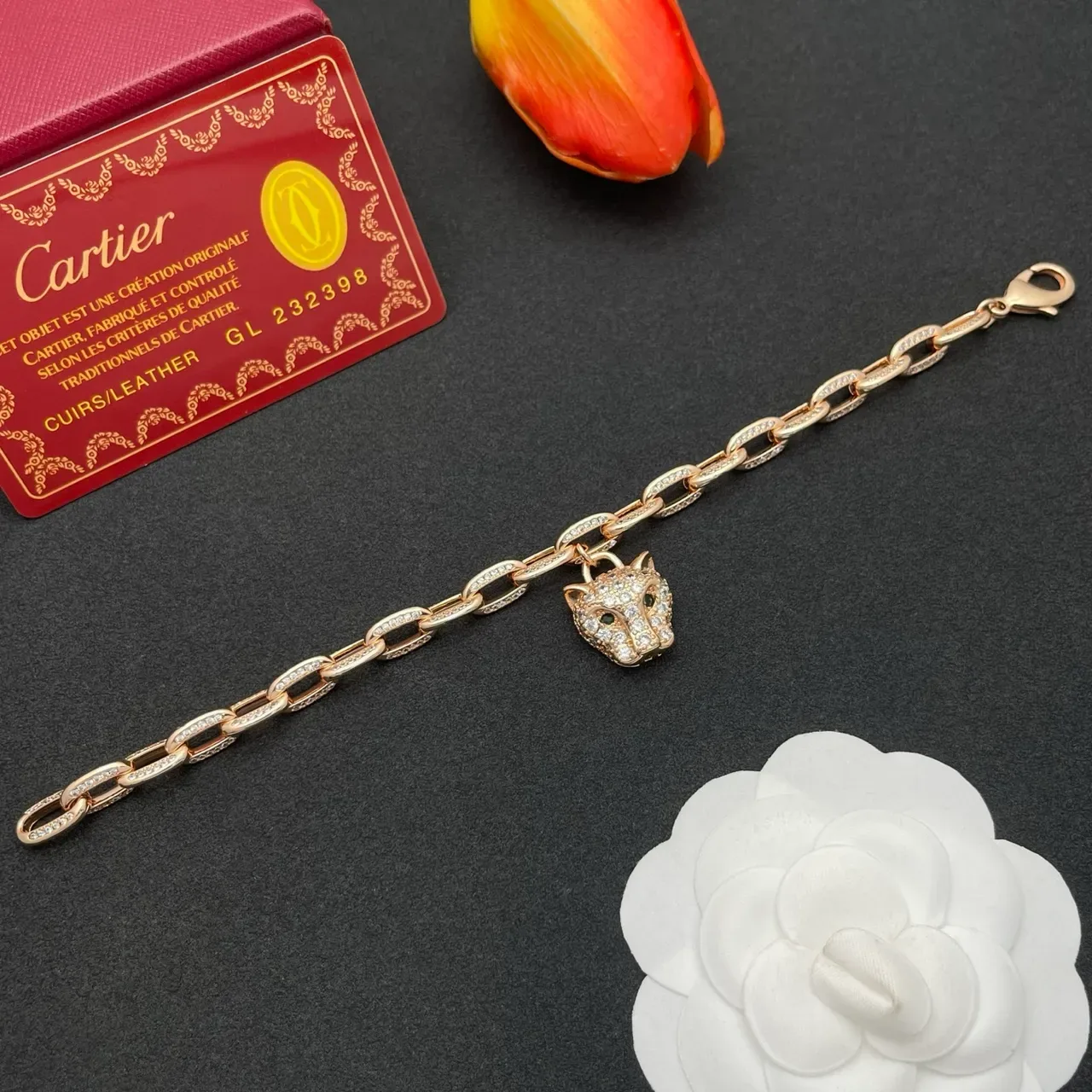 Bracelet Cartier Panthère de Cartier Or Rose avec Cristaux Pavé et Charm de Panthère 8
