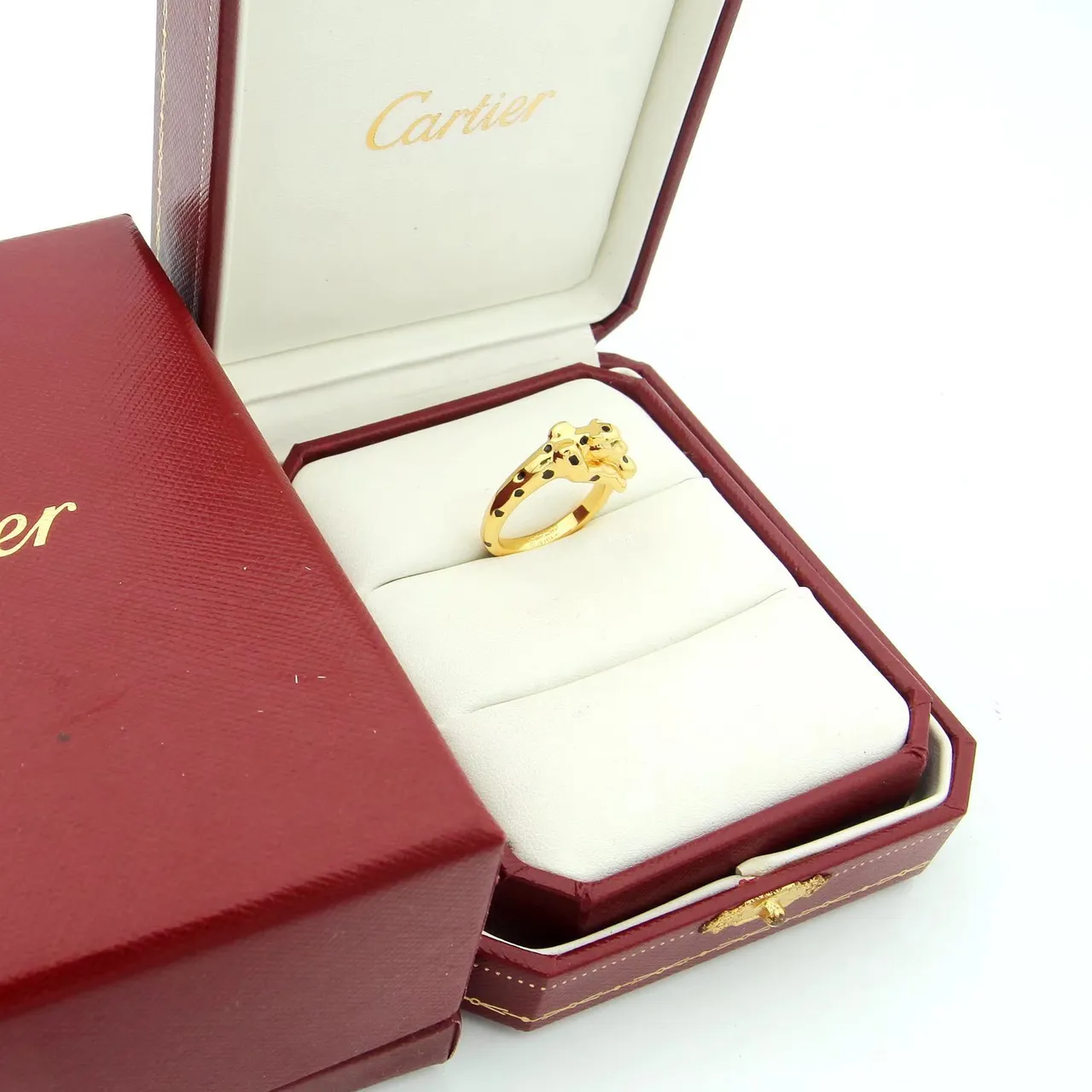 Anel Cartier Panthère Ouro Motivo de Cabeça de Pantera Negra Detalhe Corporal com Manchas 2