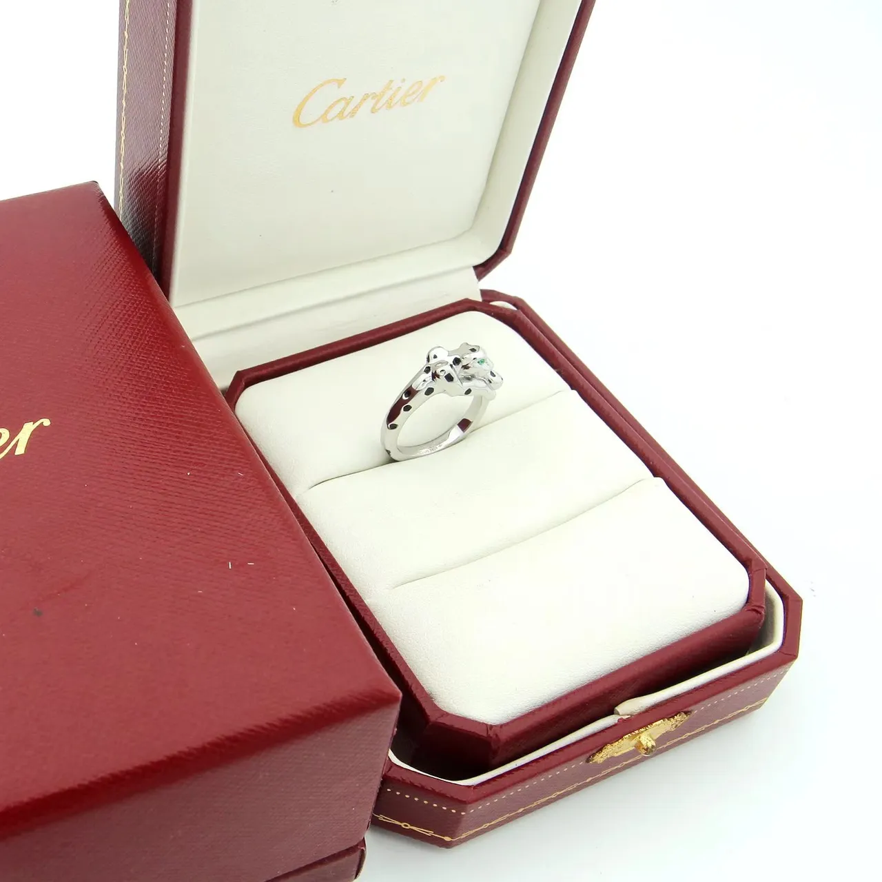 Anel Cartier Panthère Ouro Motivo de Cabeça de Pantera Negra Detalhe Corporal com Manchas 3