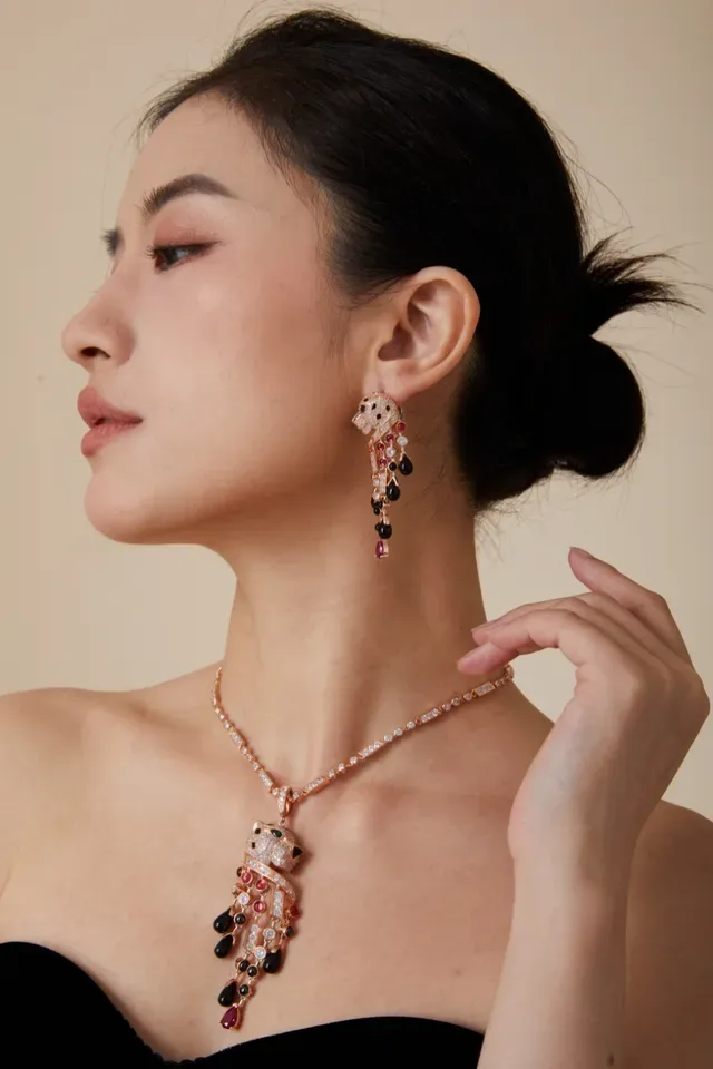 Boucles d'oreilles Cartier Panthère multigemme à franges 7