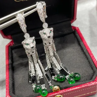 Cartier Panthère पैंथर पैटर्न हीरा और हरा कैबोचॉन कान की मणि
