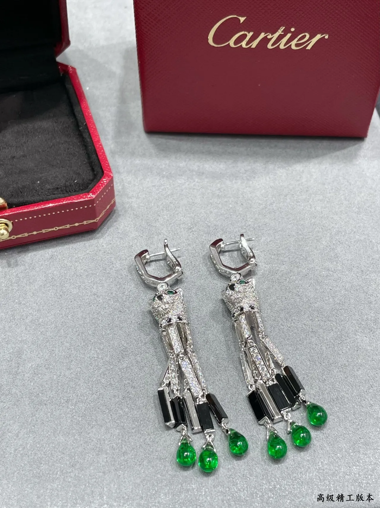 Cartier Panthère Motivo de Panther Diamantes e Cabochons Verdes Brincos 3