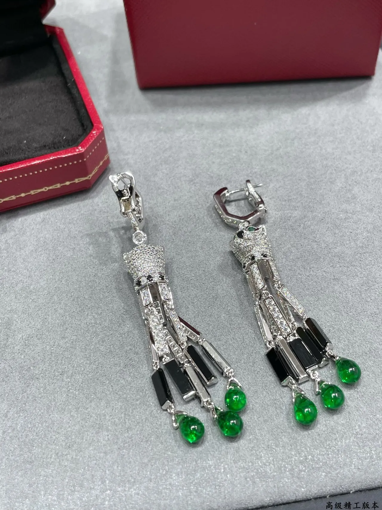 Cartier Panthère Motivo de Panther Diamantes e Cabochons Verdes Brincos 4