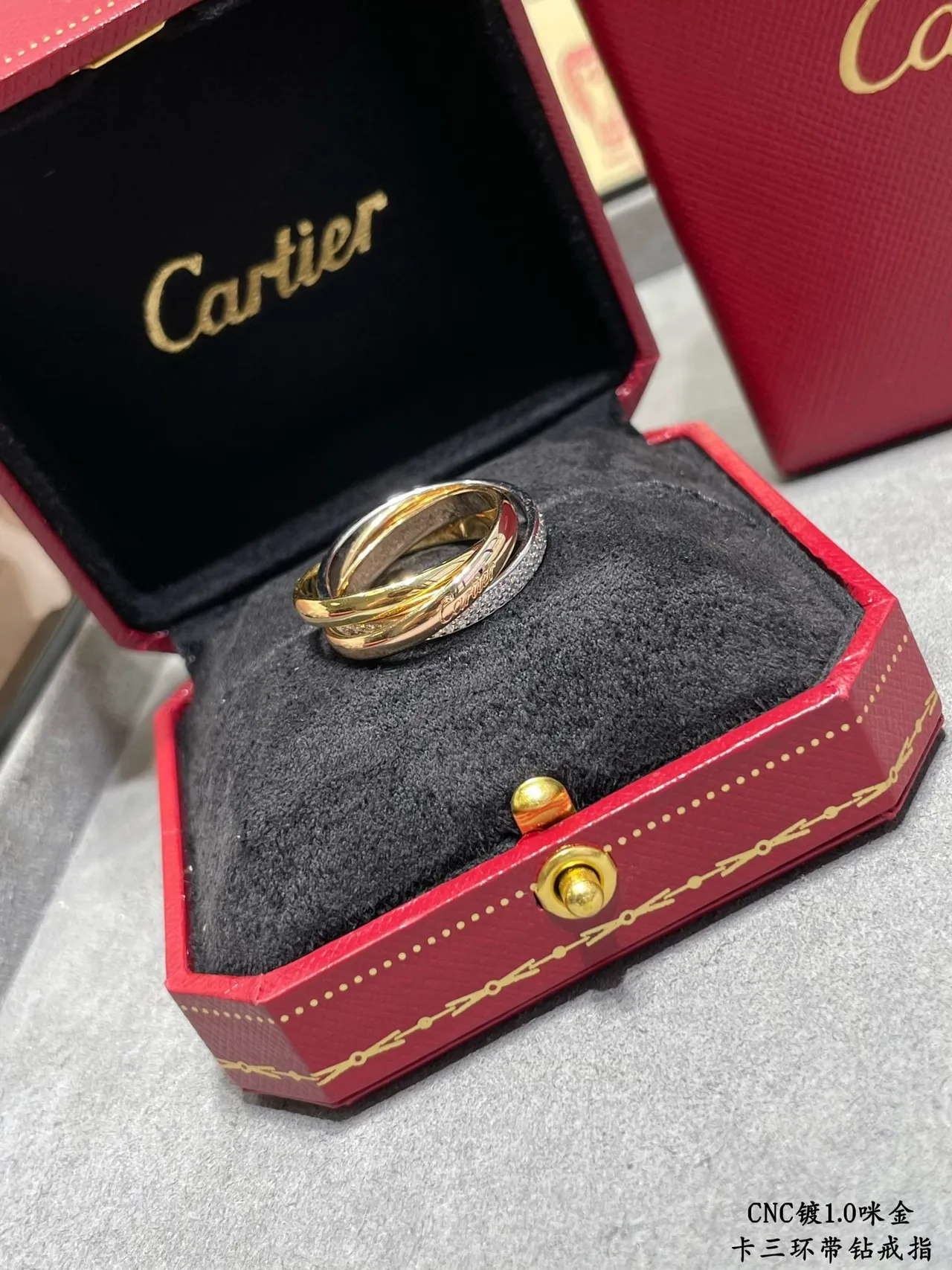 Anel Cartier Trinity de ouro tricolor e diamantes Pavé 3