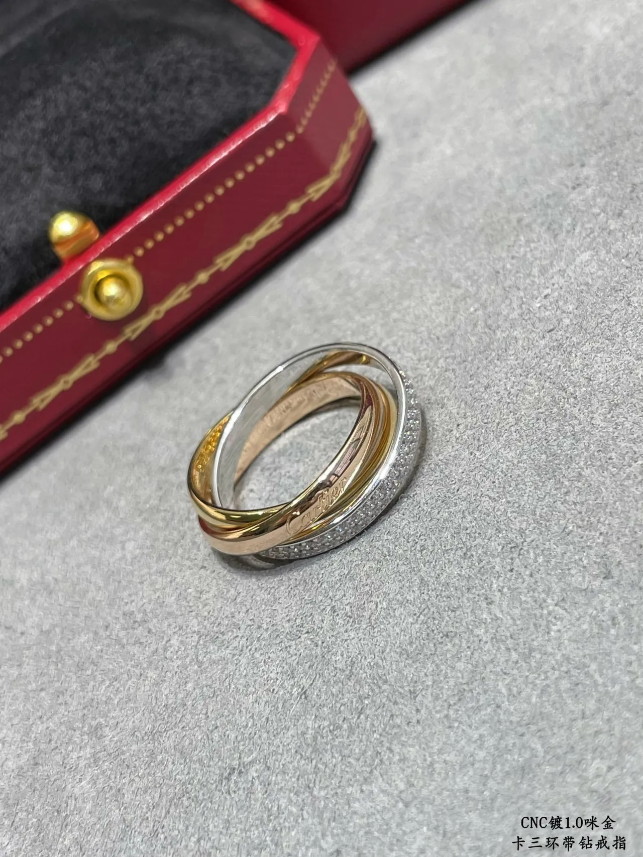 Anel Cartier Trinity de ouro tricolor e diamantes Pavé 6