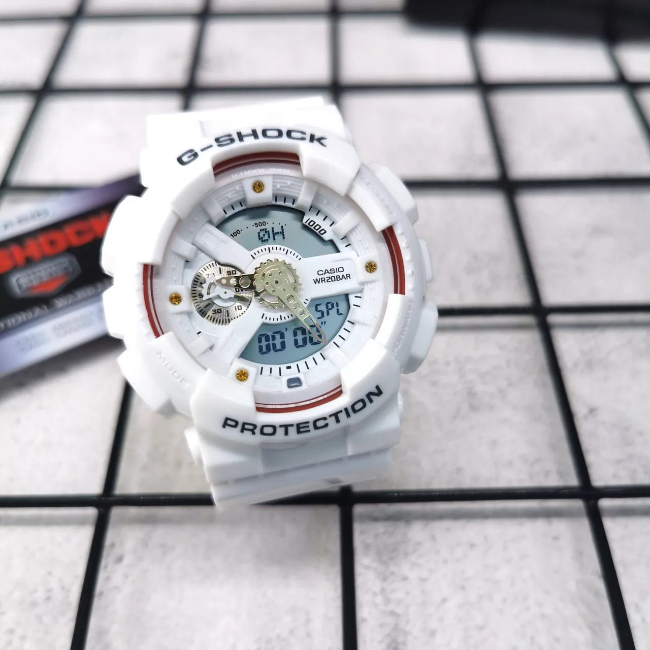Casio G-Shock Blanc Rouge Hybride Analogique-Digital Détail Engrenages Exposés Montre 2