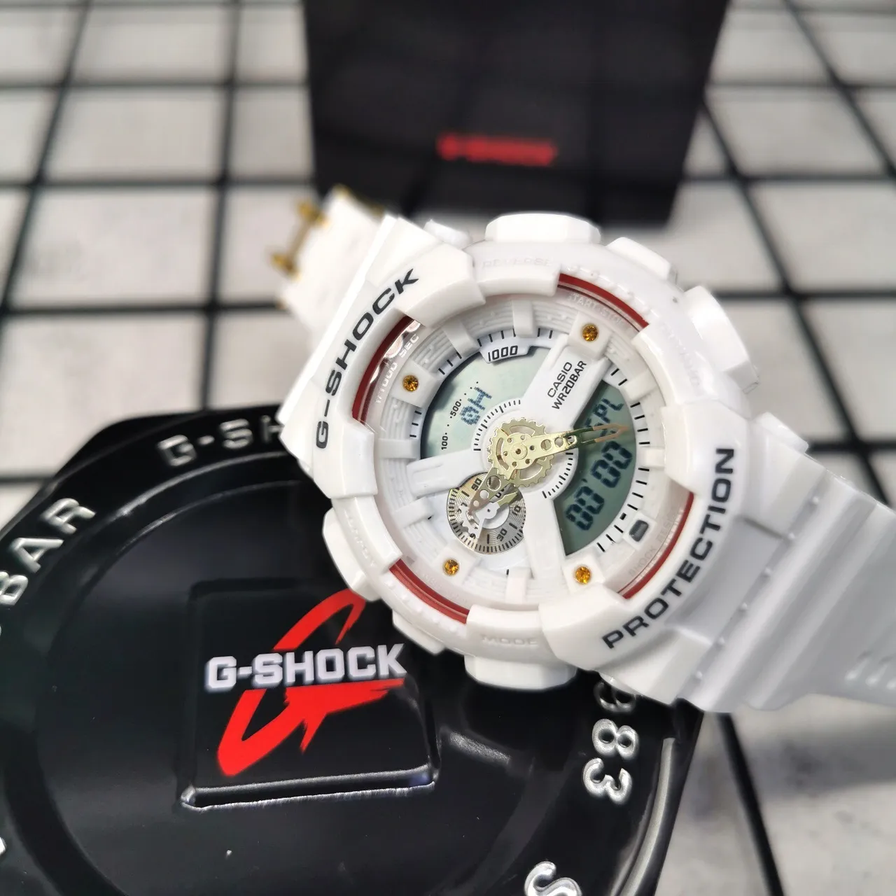 Casio G-Shock Blanc Rouge Hybride Analogique-Digital Détail Engrenages Exposés Montre 3