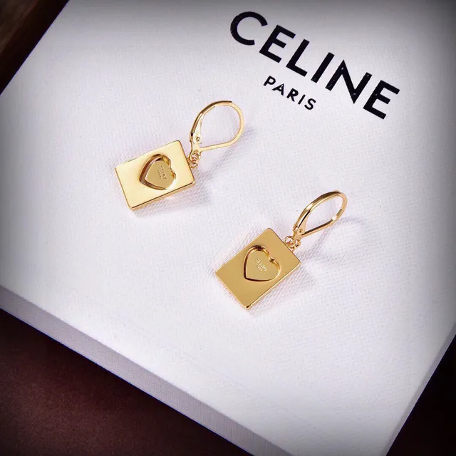 Celine أقراط غير متماثلة شكل قلب نقش ذهبي اللون 4